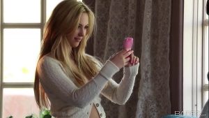 Cảnh làm tình lãng mạng của cặp đồng tính nữ bú liếm nhau cực phê