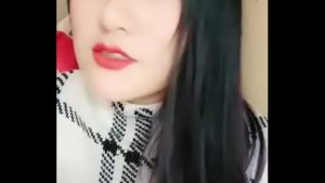 Em gái China livestream khoe dáng cực đẹp