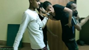 Ba người bạn cùng nhau đụ một cô gái ngây thơ!