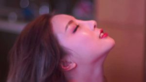 Chịch em girl xinh sướng nứng chân dài