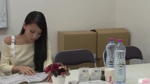 Chịch cô em đồng nghiệp xinh quyến rũ dâm