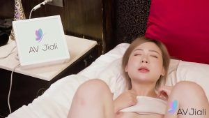 Chịch lỗ lồn cô  em xinh gợi cảm sướng mình